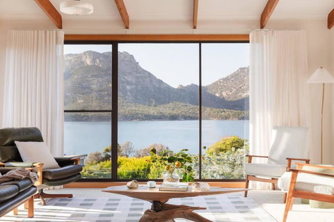 Zephyr House - Accommodation Gold Coast 0