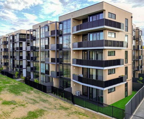 ZMITH Apartment - BROOKE, - Near AIS, GIO Stadium, UC, & Nth - Canberra Hospital - Accommodation Gold Coast 2