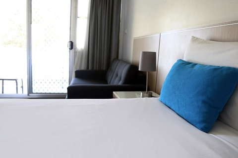 Zorba Waterfront Motel - Accommodation Gold Coast 1