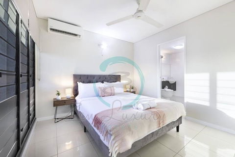 Zen On Stuart: 3-BR Penthouse Pad + Pool + BBQ - 1 Gold Coast 1