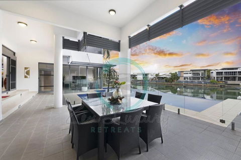 ZenLux: 4BR Bayview Mansion Infinity Pool + Cinema - Accommodation Gold Coast 3