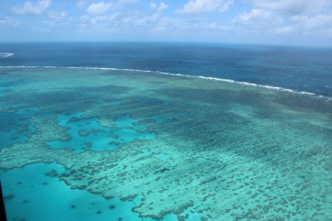 Reef And Island Scenic Flight From Airlie Beach - Gold Coast 4U 1
