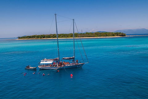 Ocean Free Green Island & Great Barrier Reef Snorkel Cruise, Cairns 25 Guests - Accommodation Gold Coast 0