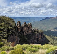 Blue Mountains Private Tour - wild kangaroos waterfalls and The Three Sisters - Accommodation Gold Coast